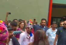 Ameesha Patel Instagram - AHMEDABAD… GADAR 2… when handsome TARA @iamsunnydeol dances to GUJRATI SAKINA’S tunes !!! When I’m GujARaT .. Bhangara becomes GARBA !!! 💖💖💯