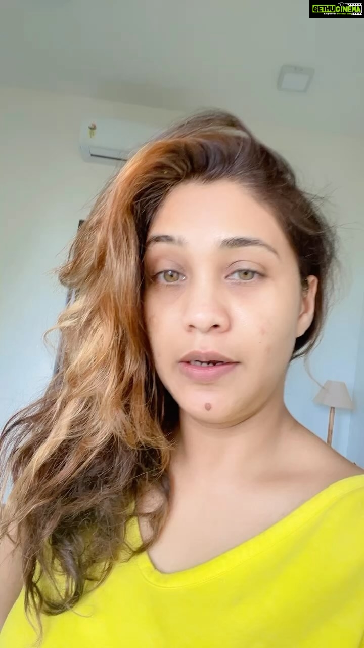 Amrapali Gupta Instagram - जब अचानक बिना बताये बीवी कैमरा लेकर पहुँच जाये और अपनी तारीफ़ में कुछ सुनना चाहे तो मिस्टर पति कि बोलती बंद हो जाती है 😂😂॥… आपके साथ ऐसा होता है क्या ??? 🤣