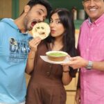 Amrita Rao Instagram – @amrita_rao_insta aur @rjanmol27 ke saath, baatein hui rangin, masti ka double dose, dil se badh gaya close! Dekhna zaroor!

#BaateinSwaadAnusaar #SwaadAnusaar #SanjeevKapoor #SanjeevKapoorKhazana #BSAwithSK #BSAwithSanjeevKapoor #ComingSoon #StayTuned #WatchThisSpaceForMore #amritarao #rjanmol #coupleofthings