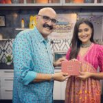 Amrutha Iyengar Instagram - Had a lovely time with you my dearest @sihikahichandru grandpaaaaa♥️♥️ #abbabbapromotions♥️ @bombaatbhojana