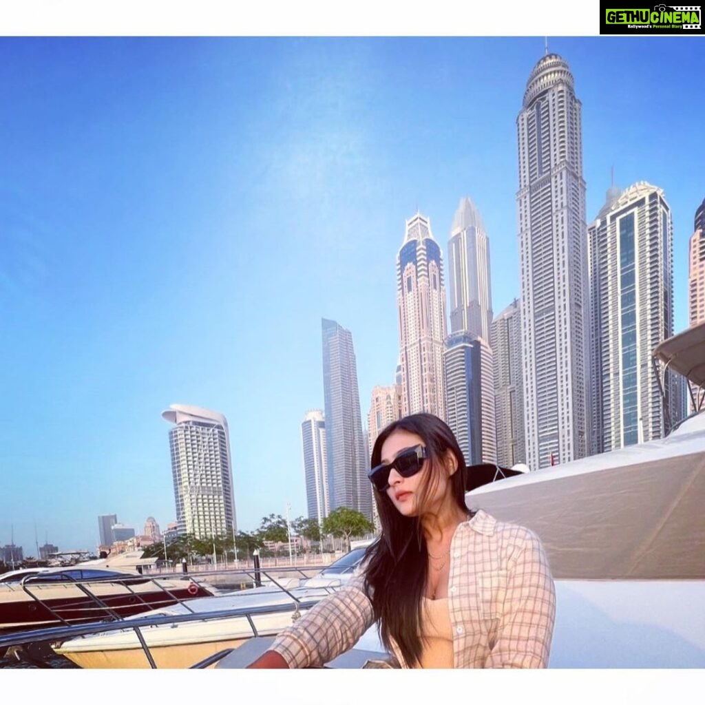Amrutha Iyengar Instagram - Start somewhere 💕 Happy weekend ♥️ Dubai, United Arab Emiratesدبي