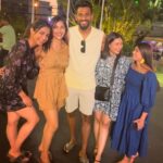 Amrutha Iyengar Instagram - Happy picture 🫶🏻♥️ Travel Partner @trawel_mart In association with @tourismthailand Hotel @amariwatergatebangkok #tourismthailand #thailandholiday #trawelmartexclusive #trawelmart #thailand #lovemocktail Alcaza Show Pattaya