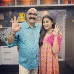 Amrutha Iyengar Instagram - Had a lovely time with you my dearest @sihikahichandru grandpaaaaa♥️♥️ #abbabbapromotions♥️ @bombaatbhojana