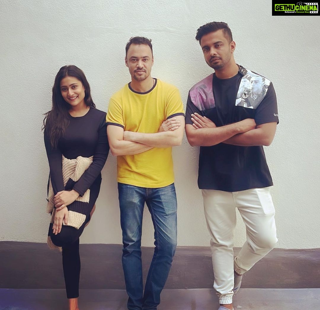Amrutha Iyengar Instagram - Familypack loading…….. @ashwinipuneeth.official @prk.productions @prk.audio @primevideoin @likithshetty @arjunkumarsss @thesharmitha_official @krg_connects @nischaldambekodi @official_gurukiran