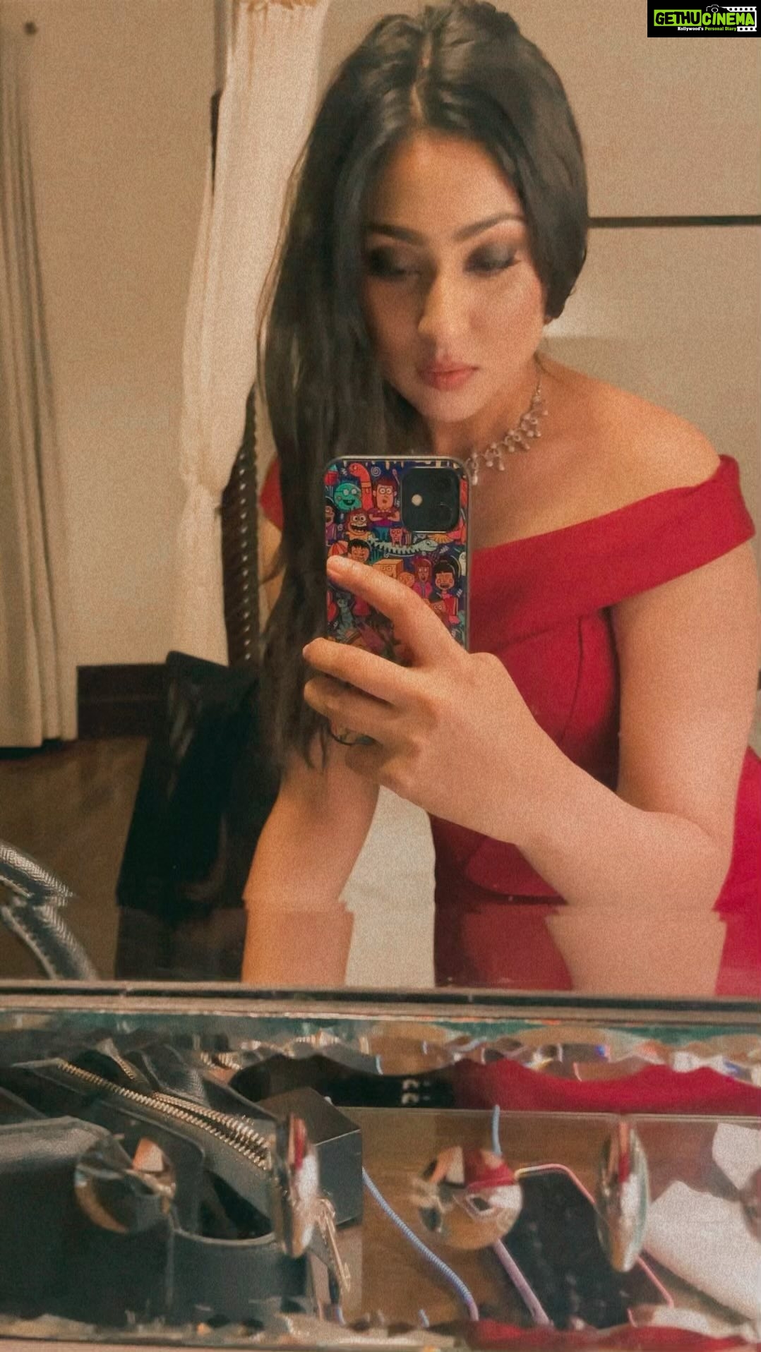 Amrutha Iyengar Instagram - We’re all stories in the end ✨ Thanks for creating this look @themakeupcompanymysore @priyanka_prabhudev muaaah♥️ And what a lovely piece is this @the_jewel_box_rental_jewellery Royal Orchid Brindavan Garden, Mysore