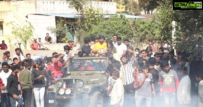 Amrutha Iyengar Instagram - Thank you chennapatna ♥️ #badavarascal @Dhananjaya_ka @Dir_shankarguru @Vasuki_vaibhav_ @Preethaj @Dr.bhushana @Poornamysore @Muralishankark @Niranjan_2071 @Raju.rba @KRGstudios @Karthik_krg @Yogigraj @Daalipictures @KRG_connects @Aanandaaudio Channapatna