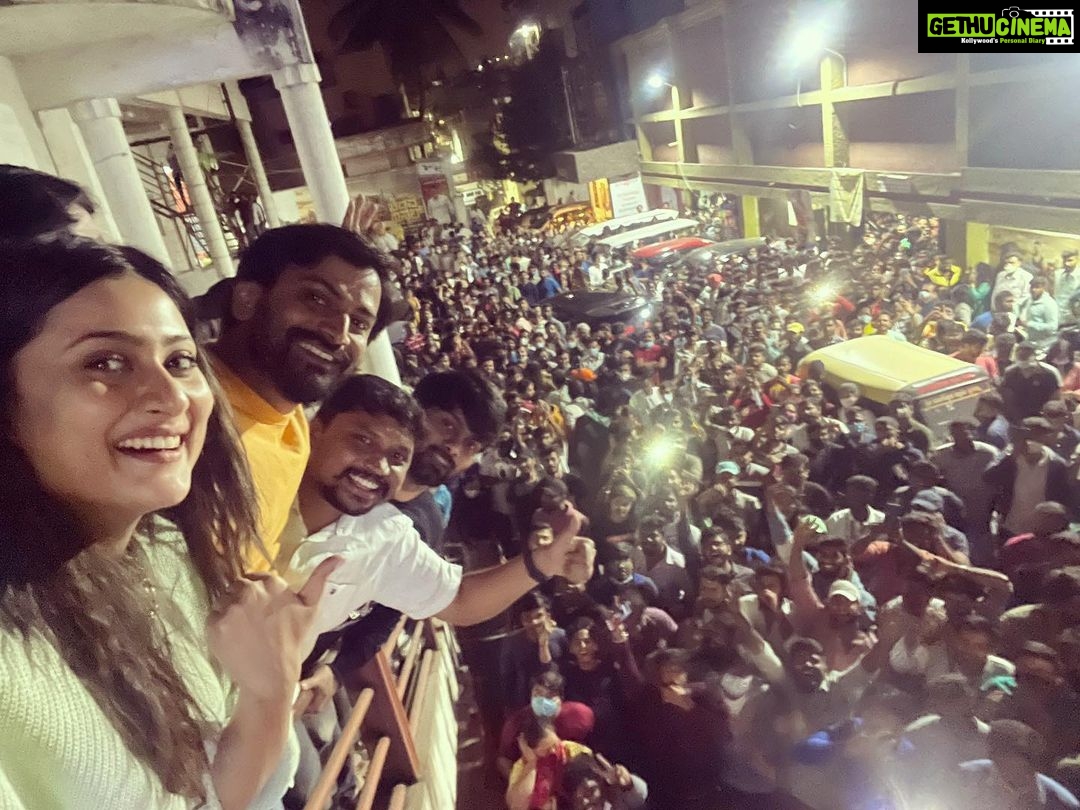 Amrutha Iyengar Instagram - Kamakyaaa🥺♥️ thank you 🙏🏻 #badavarascal @Dhananjaya_ka @Dir_shankarguru @Vasuki_vaibhav_ @Preethaj @Dr.bhushana @Poornamysore @Muralishankark @Niranjan_2071 @Raju.rba @KRGstudios @Karthik_krg @Yogigraj @Daalipictures @KRG_connects @Aanandaaudio
