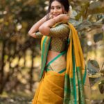 Amrutha Iyengar Instagram – I’ve never seen elegance go out of style. 😉

PC @chidu.ln_portraits 
MUA @artistryby_priyankaharish 
Styled by @anthariya_ @nidhi_d_gowda
Jewellery @rentmyjewels