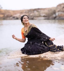 Amrutha Iyengar Instagram - ಸಮಸ್ತ ನಾಡಿನ ಜನತೆಗೆ ಯುಗಾದಿ ಹಬ್ಬದ ಹಾರ್ದಿಕ ಶುಭಾಶಯಗಳು

MUA @themakeupcompanymysore @priyanka_prabhudev ♥️♥️
📸 @manoharphotography1 
Jewellery @the_jewel_box_rental_jewellery