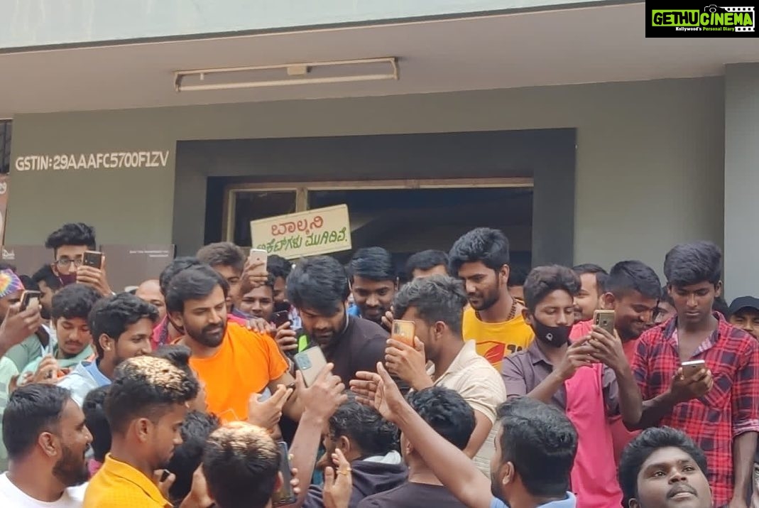 Amrutha Iyengar Instagram - ಧನ್ಯವಾದಗಳು ಮಂಡ್ಯ❤️ #BadavaRascal @amrutha_iyengar @dir_shankarguru @vasuki_vaibhav_ @preethaj @dr.bhushana @poornamysore @muralishankark @niranjan_2071 @raju.rba @krgstudios @karthik_krg @yogigraj @daalipictures @krg_connects @aanandaaudio