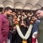 Amrutha Iyengar Instagram - In conversation with @dhananjaya_ka fans 🤗 what an amazing interview it was thanks @archanasharmahn @yadu.nandana @srinivasbabu_ for arranging this ♥️ Nartaki Theatre