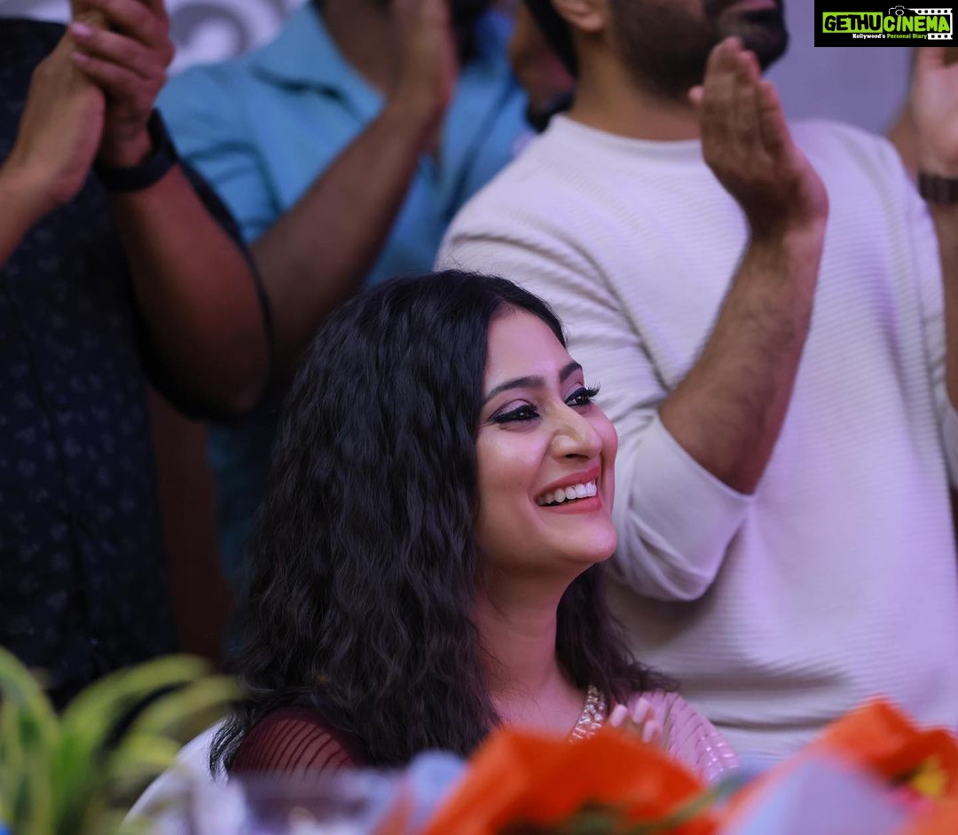 Amrutha Iyengar Instagram - Starshine at #BadavaRascal π£π₯π - π₯πππππ¦π ππ©ππ‘π§π« #BadavaRascalOnDec24th @Dhananjaya_ka @Dir_shankarguru @Vasuki_vaibhav_ @Preethaj @Dr.bhushana @Poornamysore @Muralishankark @Niranjan_2071 @Raju.rba @KRGstudios @Karthik_krg @Yogigraj @Daalipictures @KRG_connects @Aanandaaudio The Lalit Ashok Bangalore