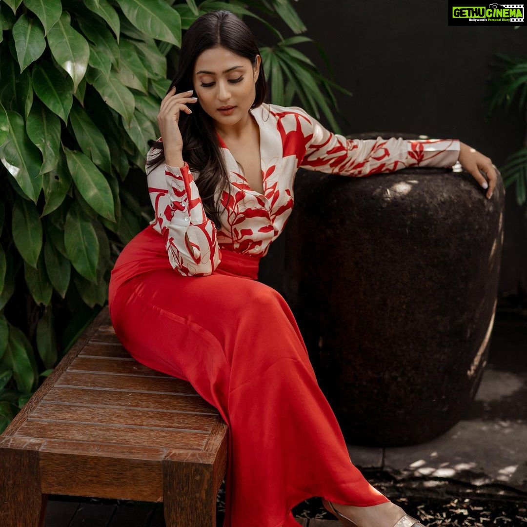 Amrutha Iyengar Instagram - Last one I promise 🥹♥️ #WCCEntertainmentsdigitalcovershoot Content director: @arjun.117 Produced: @wcc_entertainments Creative director: @subramanyabala Photography: @gowthamlovektm Make up: @ganesh_makeover Cinematography: @dop_babu_govindaraju Costume:@tvarusstudio Editor:@editor_ganesh Hair stylist:@rashmitha_glamourholic Digital partner: @premagicdotcom Location:@livingreenstudio