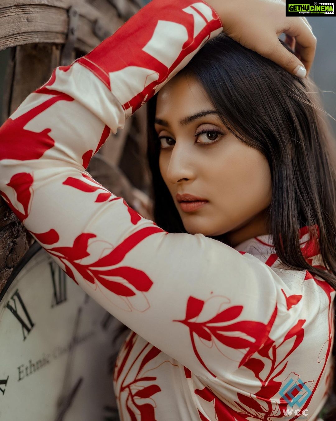 Amrutha Iyengar - 56.3K Likes - Eyes don’t lie
#WCCEntertainmentsdigitalcovershoot
Content director: @arjun.117
Produced: @wcc_entertainments
Creative director: @subramanyabala
Photography: @gowthamlovektm
Make up: @ganesh_makeover
Cinematography: @dop_babu_govindaraju
Costume:@tvarusstudio
Editor:@editor_ganesh
Hair stylist:@rashmitha_glamourholic
Digital partner: @premagicdotcom
Location:@livingreenstudio