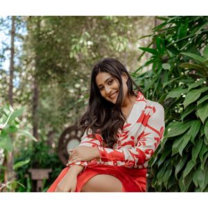 Amrutha Iyengar Instagram - Just for today, smile a little more :) 

#WCCEntertainmentsdigitalcovershoot 

Content director: @arjun.117
Produced: @wcc_entertainments
Creative director: @subramanyabala
Photography: @gowthamlovektm
Make up: @ganesh_makeover
Cinematography: @dop_babu_govindaraju
Costume:@tvarusstudio
Editor:@editor_ganesh
Hair stylist:@rashmitha_glamourholic
Digital partner: @premagicdotcom
Location:@livingreenstudio