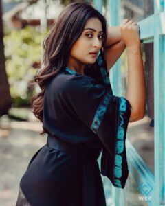 Amrutha Iyengar Instagram - Seek what sets your soul on fire 🔥 

#WCCEntertainmentsdigitalcovershoot 

Content director: @arjun.117
Produced: @wcc_entertainments
Creative director: @subramanyabala
Photography: @gowthamlovektm
Make up: @ganesh_makeover
Cinematography: @dop_babu_govindaraju
Costume:@tvarusstudio
Editor:@editor_ganesh
Hair stylist:@rashmitha_glamourholic
Digital partner: @premagicdotcom
Location:@livingreenstudio