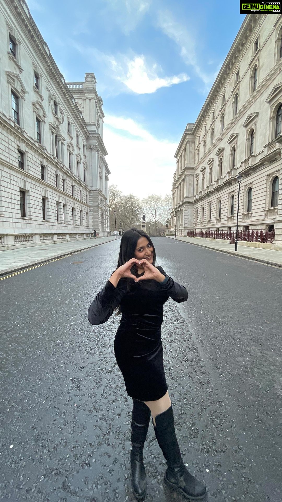 Amrutha Iyengar Instagram - 🫶🏻✨ London, United Kingdom