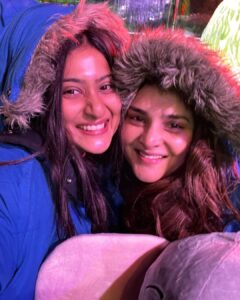 Amrutha Iyengar Instagram - Cheers to the best dayy♥️🌎

@divyaspandana 🫶🏻