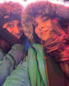 Amrutha Iyengar Instagram - Cheers to the best dayy♥️🌎

@divyaspandana 🫶🏻