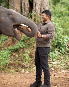 Amrutha Iyengar Instagram - Appu sir ♥️
What a film ♥️ thank you soo much for giving this to us 🥺♥️ Gandadagudi  will always stay in my heart forever sir ♥️ you’ve taught us the most valuable lesson. What a contribution to society! What a legacy you’ve left behind 🥺  You’ve outdone yourself in every instance and shot of the movie ♥️ please go watch it in theatres only !!! You will always be loved appu sir ♥️ There’s soo much more I want to say but I’m not able to at the moment 
Thank you so much @ashwinipuneeth.rajkumar ma’am for giving this gem to us ♥️ love you sooo much 🤗 
#amoghavarsha hats off to you thank you so much for this masterpiece ♥️
@prk.productions @prk.audio @krg_connects 
#appuforever#gandadagudi

Pc @badarinathkjv ♥️ love you for this

ಅಪ್ಪು ಸರ್! ❤️

ಎಂತಹ ಅಮೋಘವಾದ ಸಿನಿಮಾ! ಸಮಾಜಕ್ಕೆ ಎಂತಹ ಕೊಡುಗೆ! ಎಂತಹ ಪರಂಪರೆಯನ್ನು ನೀವು ಬಿಟ್ಟು ಹೋಗಿದ್ದೀರಿ. ಇದನ್ನು ನಮಗೆ ನೀಡಿದ್ದಕ್ಕಾಗಿ ತುಂಬು ಹೃದಯದ ಧನ್ಯವಾದಗಳು ಸರ್!

ಈ ಗಂಧದಗುಡಿ ಎಂದೆಂದಿಗೂ ನನ್ನ ಹೃದಯದಲ್ಲಿ ಚಿರವಾಗಿರುತ್ತೆ ಸರ್. ನೀವು ನಮಗೆ ಅತ್ಯಮೂಲ್ಯವಾದ ಪಾಠವನ್ನು ಕಲಿಸಿದ್ದೀರಿ. ಪ್ರತಿಯೊಬ್ಬರು ದಯವಿಟ್ಟು ಅಪ್ಪು ಸರ್ ಅವರನ್ನು ಚಿತ್ರಮಂದಿರಗಳಲ್ಲಿ ನೋಡಿ ಪುನೀತರಾಗೋಣ! 🥰

ಈ ರತ್ನವನ್ನು ನಮಗೆ ಕೊಟ್ಟಿದ್ದಕ್ಕೆ ಲವ್ ಯೂ ಸೋ ಮಚ್ @ashwinipuneeth.rajkumar ಮೇಡಂ & ಅಮೋಘವರ್ಷ, ನಿಮಗೆ ಹ್ಯಾಟ್ಸ್ ಆಫ್. 

ಈ ಸಿನೆಮದಿಂದ ಪ್ರೇರಣೆಗೊಂಡು ಪರಿಸರ ಸಂಮರಕ್ಷಣೆಗೆ, ನಾವೆಲ್ಲರೂ ಕೈಜೋಡಿಸೋಣ. 

@prk.productions @prk.audio @krg_connects #AppuForever #gandadagudi