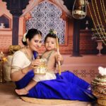 Amulya Instagram - ನಾಡಿನ ಸಮಸ್ತ ಜನತೆಗೂ ಶ್ರೀಕೃಷ್ಣ ಜನ್ಮಾಷ್ಟಮಿ ಶುಭಾಶಯಗಳು. @atharv.aadhav Photography : @giggly_tots Make up : @yathish_bridal_makeup_officil Blouse: @sanvis_boutique Jewels: @gajraj_jewellers