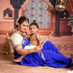 Amulya Instagram - ನಾಡಿನ ಸಮಸ್ತ ಜನತೆಗೂ ಶ್ರೀಕೃಷ್ಣ ಜನ್ಮಾಷ್ಟಮಿ ಶುಭಾಶಯಗಳು. @atharv.aadhav Photography : @giggly_tots Make up : @yathish_bridal_makeup_officil Blouse: @sanvis_boutique Jewels: @gajraj_jewellers