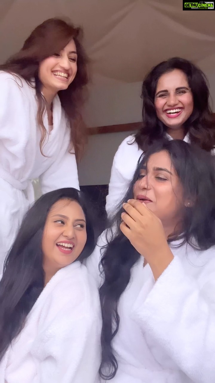 Amulya Instagram - Old questions with old friends 😁 #14yearsfriendshipandstillcounting