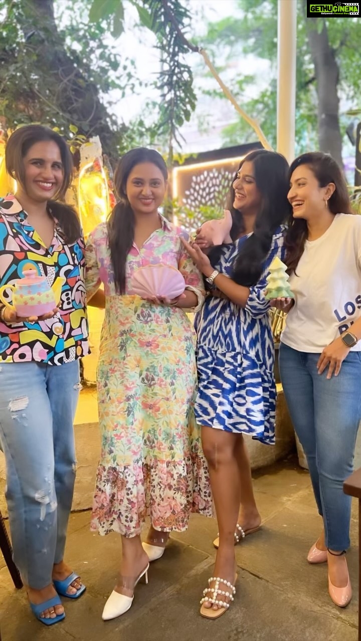 Amulya Instagram - ಇರು ನೀ ಜೊತೆ ಬದುಕಿನ ತರಗತಿಯೊಳಗೆ ಸಹಪಾಠಿ ನಾನಾಗಿ ಹಾಜರಿಯ ನೀಡುವೆ ❤️