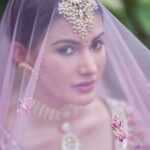 Amyra Dastur Instagram - 🌸🪷🌸🪷🌸 . . . 📸 @dieppj Wearing @bindaniofficial Jewellery @mortantra Styled by @thenanditakohli Assisted by @_bavleensethi Hair @lakshsingh__ MUA @mugshotbyzeba