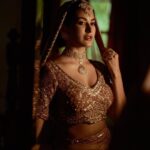 Amyra Dastur Instagram - A girl from a different era 💫 . . . 📸 @dieppj Hair @lakshsingh__ MUA @mugshotbyzeba Styled by @thenanditakohli Assisted by @_bavleensethi Wearing @bindaniofficial Jewellery @mortantra . . . #playingdressup #vintagestyle #indianprincess