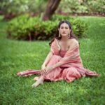 Amyra Dastur Instagram - We’re all different flowers from the same garden 🌸 . . . 📸 @dieppj Styled by @thenanditakohli Assisted by @_bavleensethi Wearing @loka_byveerali Jewellery @mortantra Hair @lakshsingh__ MUA @mugshotbyzeba