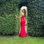 Amyra Dastur Instagram - La Vie En Rose 🌹 . . . #summer2023 #england #englishcountryside #englishwedding #july #red #ootd #fashionstyle Exeter, Devon