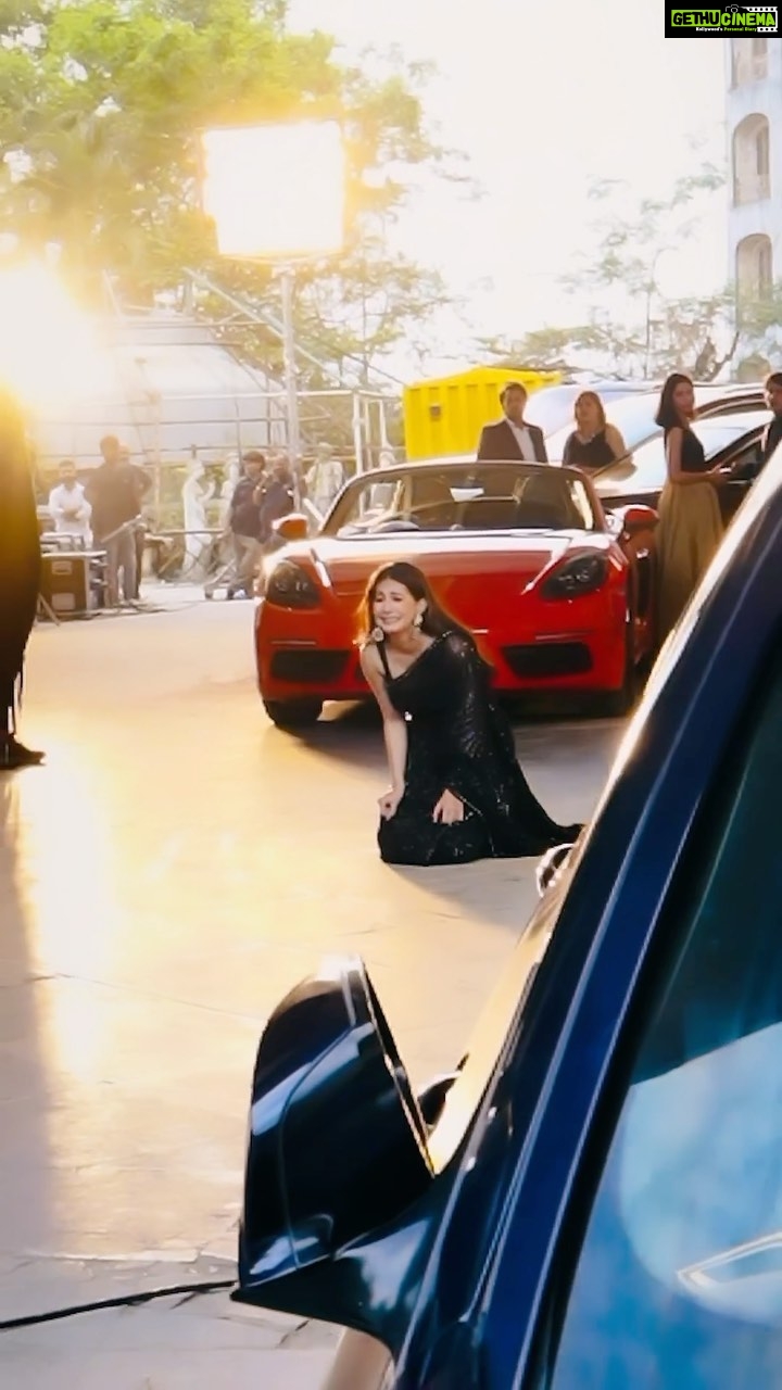 Amyra Dastur Instagram - 240million views and counting ♥️🎶🎵🎶♥️ @akshaykumar @bpraak @arvindrkhaira @jaani777 @desimelodies @azeemdayani #kyalogetum #zohrajabeen