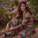 Amyra Dastur Instagram - दिलकशी 🌙 . . . 📸 @dieppj Styled by @thenanditakohli Assisted by @bavleensethi Outfit @printsbyradhika Jewellery @mortantra Hair @lakshsingh__ MUA @mugshotbyzeba Managed by @anusshiarorah