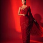 Amyra Dastur Instagram – Nothing defines grace like a Saree ♥️
In @premyabymanishii for the #lokmatmoststylish awards 2023 💫
.
.
.
Shot by @anups_
Styled by @richamehta1990
MUA @miimoglam
Hair @lakshsingh__
Earrings @preciouscollectionjewellounge
Ring @karishma.joolry