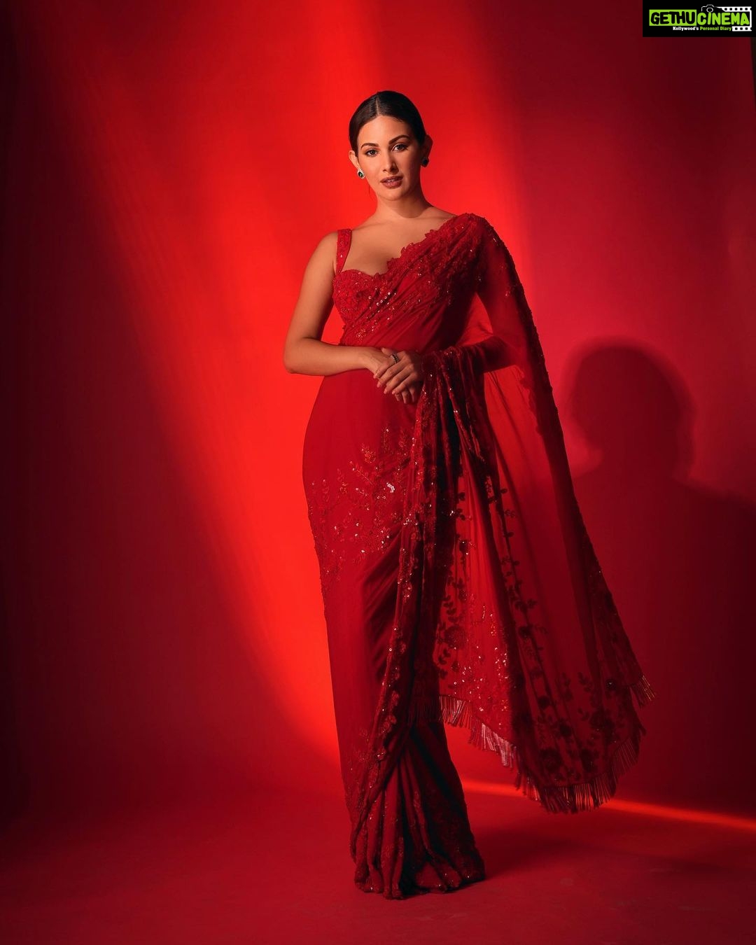 Amyra Dastur Instagram - Nothing defines grace like a Saree ♥️ In @premyabymanishii for the #lokmatmoststylish awards 2023 💫 . . . Shot by @anups_ Styled by @richamehta1990 MUA @miimoglam Hair @lakshsingh__ Earrings @preciouscollectionjewellounge Ring @karishma.joolry