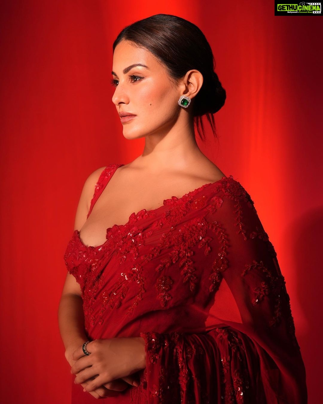Amyra Dastur Instagram - Nothing defines grace like a Saree ♥️ In @premyabymanishii for the #lokmatmoststylish awards 2023 💫 . . . Shot by @anups_ Styled by @richamehta1990 MUA @miimoglam Hair @lakshsingh__ Earrings @preciouscollectionjewellounge Ring @karishma.joolry