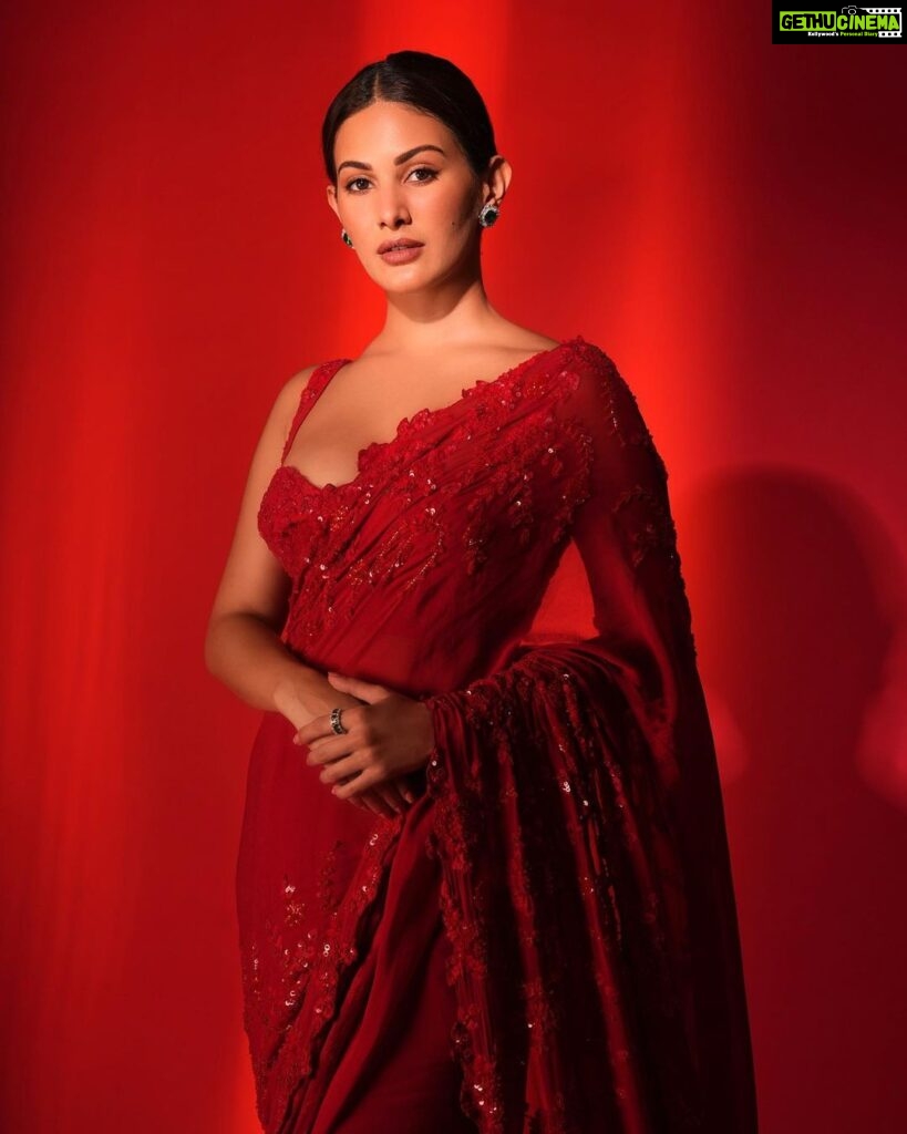 Amyra Dastur Instagram - Nothing defines grace like a Saree ♥️ In @premyabymanishii for the #lokmatmoststylish awards 2023 💫 . . . Shot by @anups_ Styled by @richamehta1990 MUA @miimoglam Hair @lakshsingh__ Earrings @preciouscollectionjewellounge Ring @karishma.joolry