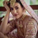 Amyra Dastur Instagram - 🌸🪷🌸🪷🌸 . . . 📸 @dieppj Wearing @bindaniofficial Jewellery @mortantra Styled by @thenanditakohli Assisted by @_bavleensethi Hair @lakshsingh__ MUA @mugshotbyzeba