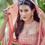 Amyra Dastur Instagram - Quiet places and soft moments 🌸 . . . 📸 @dieppj MUA @mugshotbyzeba Hair by @lakshsingh__ Styled by @thenanditakohli Assisted by @bavleensethi Outfit @loka_byveerali Jeweller @mortantra Khandala