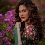 Amyra Dastur Instagram - A case of heliophilia ☀️ . . . 📸 @dieppj Wearing @printsbyradhika Jewellery @mortantra Styled by @thenanditakohli Assisted by @bavleensethi MUA @mugshotbyzeba Hair @lakshsingh__