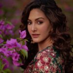 Amyra Dastur Instagram - A case of heliophilia ☀️ . . . 📸 @dieppj Wearing @printsbyradhika Jewellery @mortantra Styled by @thenanditakohli Assisted by @bavleensethi MUA @mugshotbyzeba Hair @lakshsingh__