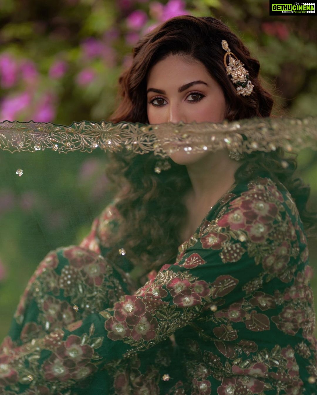 Amyra Dastur Instagram - The eyes chico, they never lie 💫 . . . 📸 @dieppj Wearing @printsbyradhika Jewellery @mortantra Styled by @thenanditakohli Assisted by @bavleensethi Hair by @lakshsingh__ MUA @mugshotbyzeba