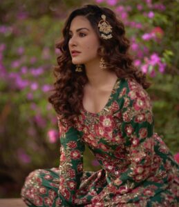 Amyra Dastur Instagram - दिलकशी 🌙 . . . 📸 @dieppj Styled by @thenanditakohli Assisted by @bavleensethi Outfit @printsbyradhika Jewellery @mortantra Hair @lakshsingh__ MUA @mugshotbyzeba Managed by @anusshiarorah