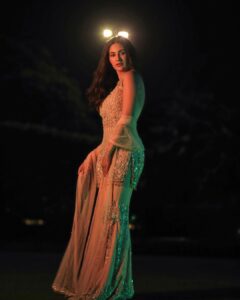 Amyra Dastur Instagram - Night lights ✨ . . . Wearing @mani.bhatiaofficial for the #chidiyandachamba promotions 🕊️ . Styled by @thenanditakohli Assisted by @_bavleensethi MUA @makeupbysoniakrishna Chandigarh, India