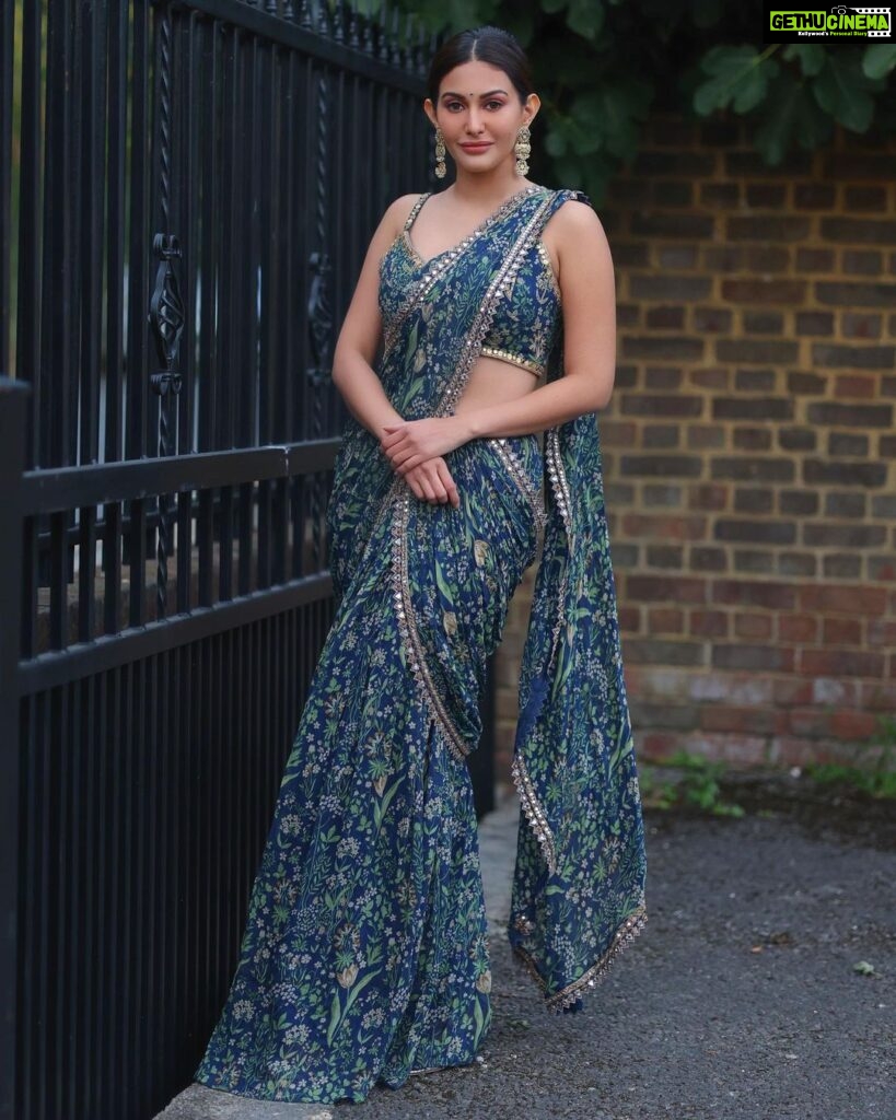 Amyra Dastur Instagram - Nothing beats a saree 🕊️ In @paulmiandharsh for a promotional event 🕊️ . . . Styled by @thenanditakohli Assisted by @_bavleensethi