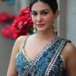 Amyra Dastur Instagram - Nothing beats a saree 🕊️ In @paulmiandharsh for a promotional event 🕊️ . . . Styled by @thenanditakohli Assisted by @_bavleensethi
