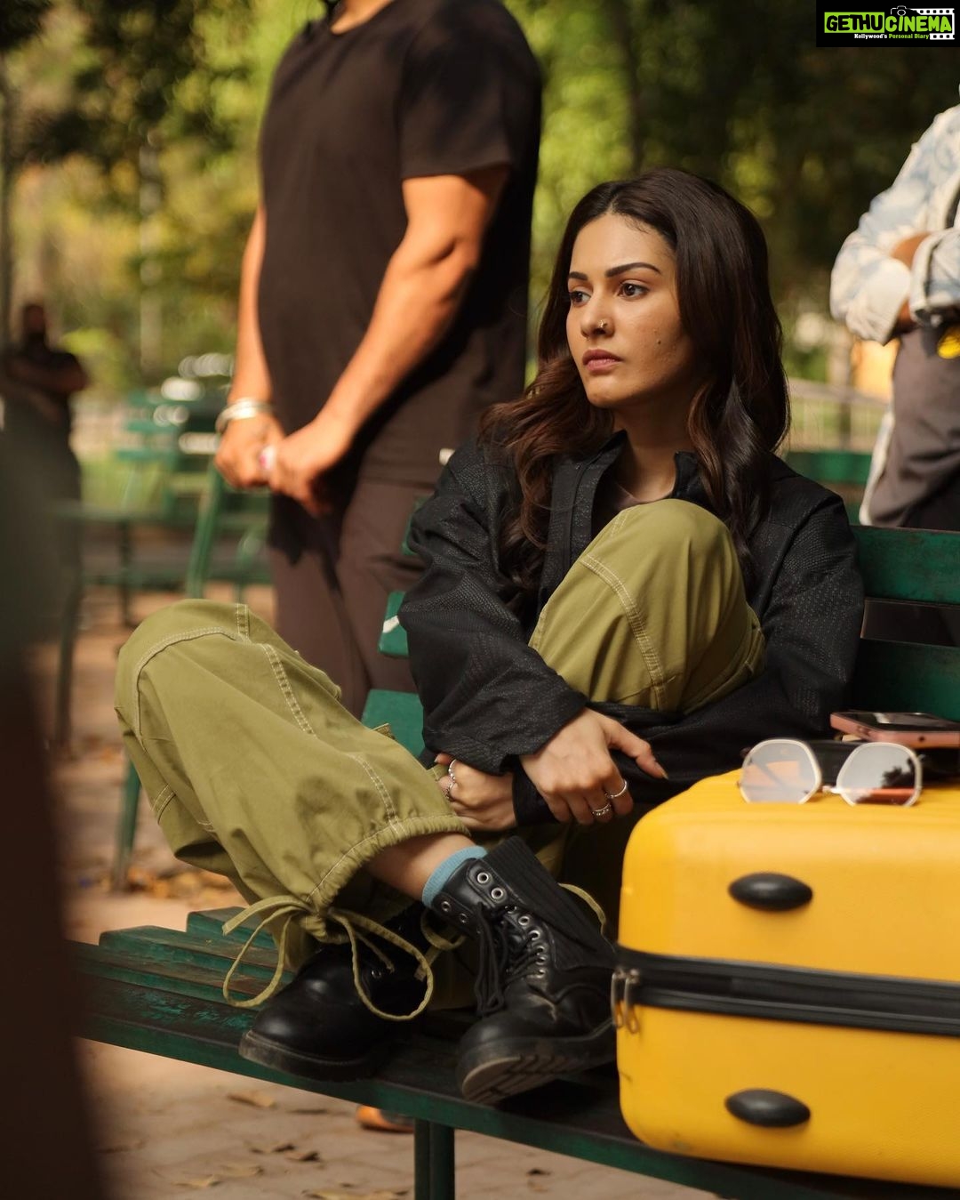 Amyra Dastur Instagram - Some films are just special. Some films just stay in your heart. Some films teach you to grow as an actor. Some films challenge you as a person. And some films just make you smile ♥️ Cheers to our special film - #chidiyandachamba 🕊️ . @dimplekharour @kharourfilms.in @abhaydeepsinghmutti @keertan15 @prem.singh.sidhu @shivjot.official @sharankaur_official @nehapawar02 @mz.maan