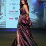 Amyra Dastur Instagram – S H O W S T O P P E R ✨
.
Chandigarh @timesfashionweek ends with a bang 💫 Thank you @wrickieangrish for a fabulous and fashionable evening ♥️
.
Designer @wrickieangrish
Brand @the_angrish
Show @timesfashionweek Chandigarh
Styled by @gula.bae
Jewellery: @houseoftuhina
Show Management consulting @runwayfashionmanagement Chandigarh, India