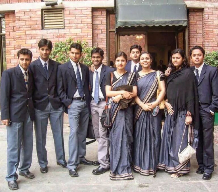Amzath Khan Instagram - My MBA days , find me 🤭 @isbm_pune_official